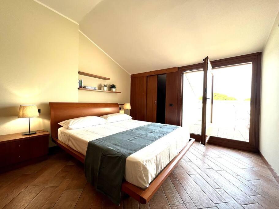 Attico In Piazza Matteotti Apartment Desenzano del Garda Exterior photo