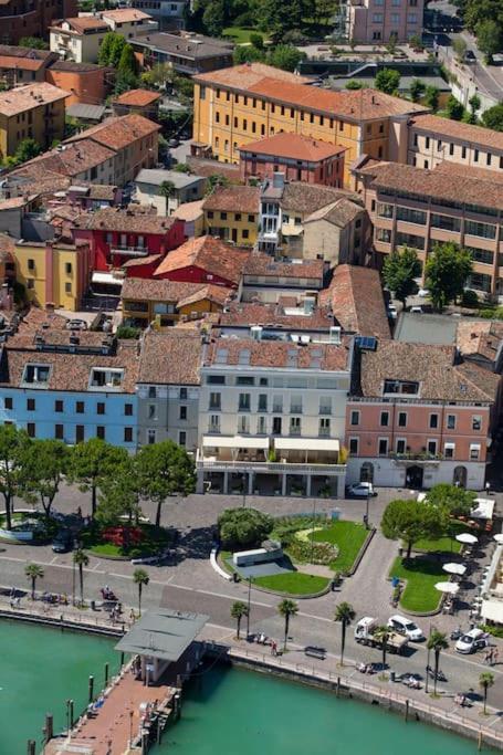 Attico In Piazza Matteotti Apartment Desenzano del Garda Exterior photo