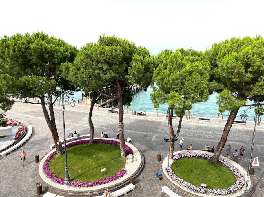 Attico In Piazza Matteotti Apartment Desenzano del Garda Exterior photo